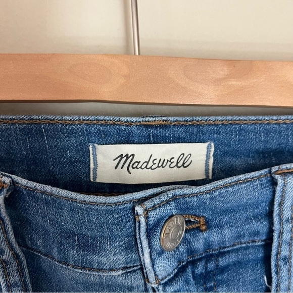 MADEWELL 10" High-Rise Skinny Crop Jeans in Welling Wash: Summerweight Edition - Picture 6 of 12